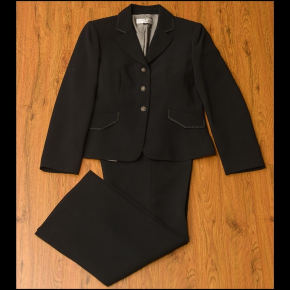 TAHARI ARTHUR S. LEVINE BLACK SUIT - Picture 5 of 5